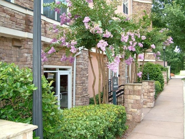 Building Photo - 10 Perimeter Summit Blvd Unit VillaSonoma 3301