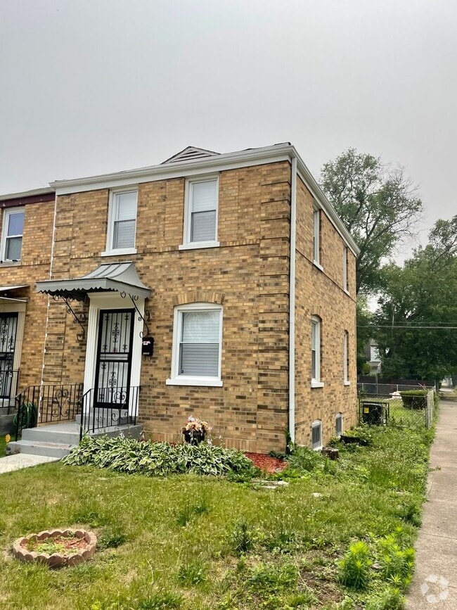Building Photo - Available Now. Newly Rehabbed 3 bed 1.5 ba... Rental