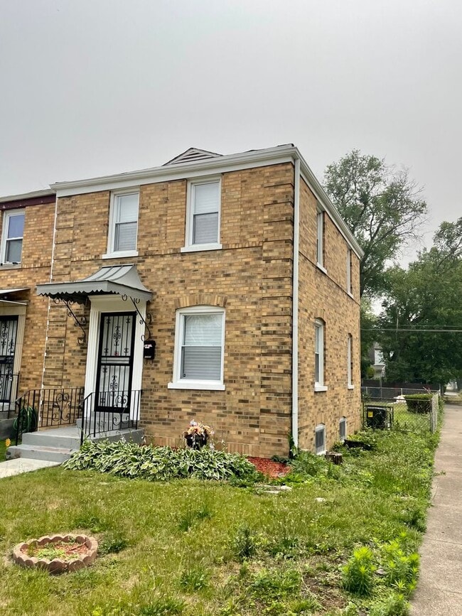 Available Now. Newly Rehabbed 3 bed 1.5 ba... - Available Now. Newly Rehabbed 3 bed 1.5 ba... Townhome