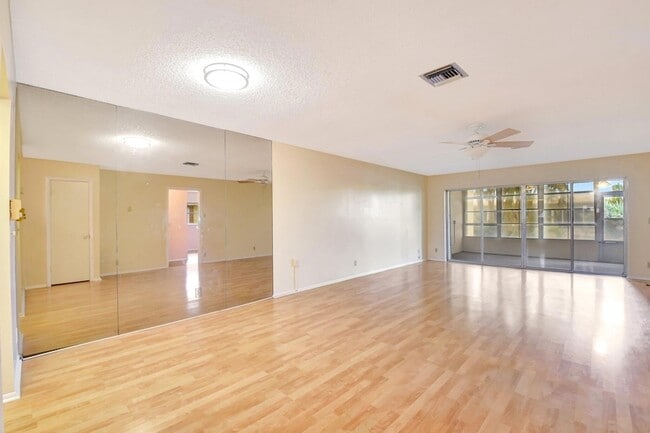 Photo - 5730 Fernley Dr E