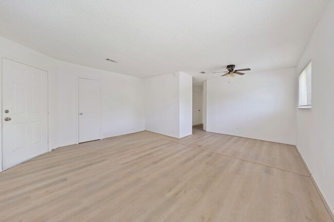 Photo - 700 Lyle W Ave Unit D