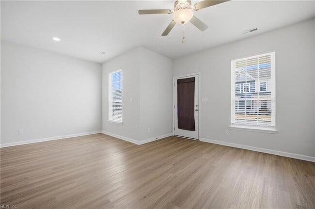 Photo - 1520 Auckland Ct