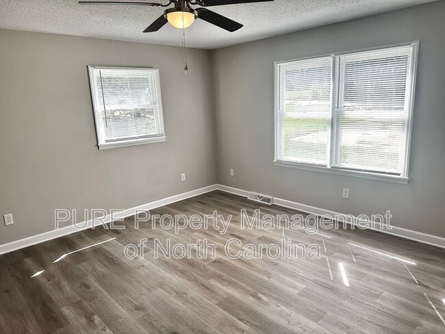 Photo - 916 W 5th Ave