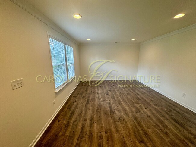Photo - Fantastic 3BR/2.5BA Townhome located in Th...