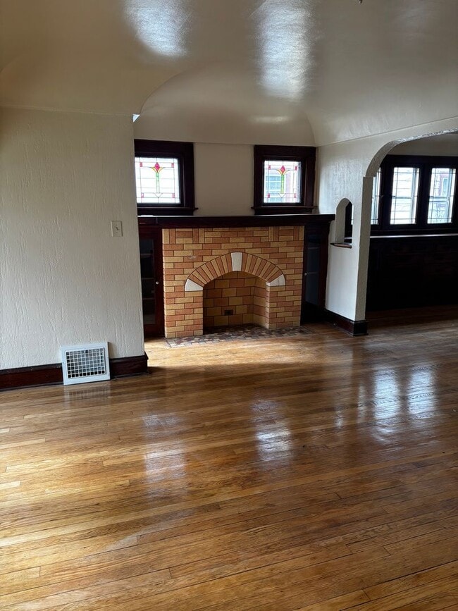 Building Photo - 3323 N 44th St Unit 3323