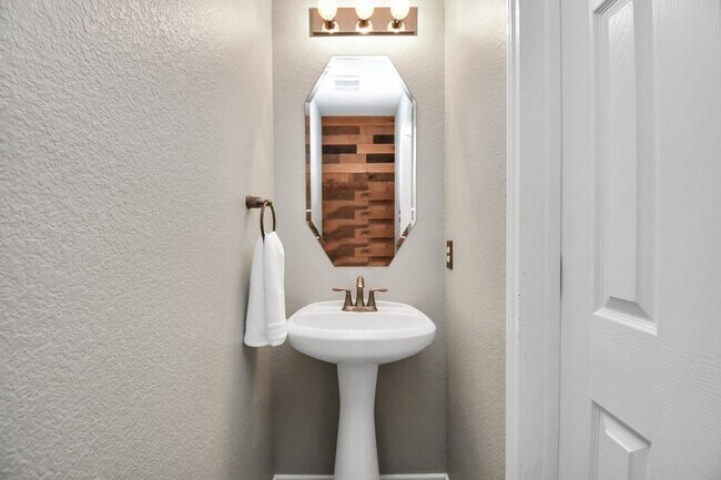 Photo - 6426 Haywards Crossing S Cir