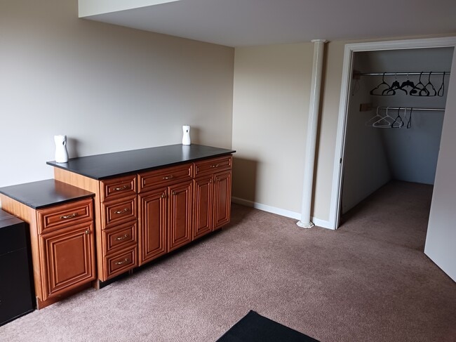 Almacenamiento adicional - 6286 Sherwood Rd