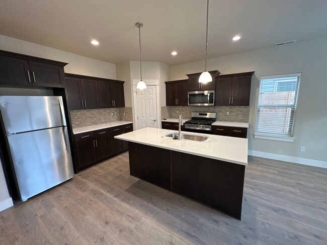 Photo - Newer SE Bend House w/A/C, 3 Bdrms, 2.5 Baths, 2160 Sq Ft, EVO OUTLET, Access to Pool, Dbl Garage