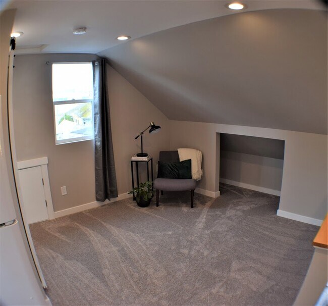 Photo - 210 w Woodworth st