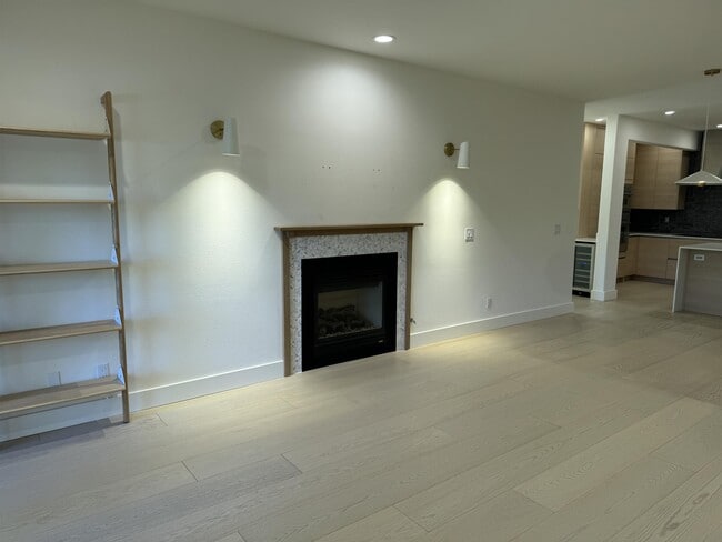 Photo - 360 Knechtel Way NE