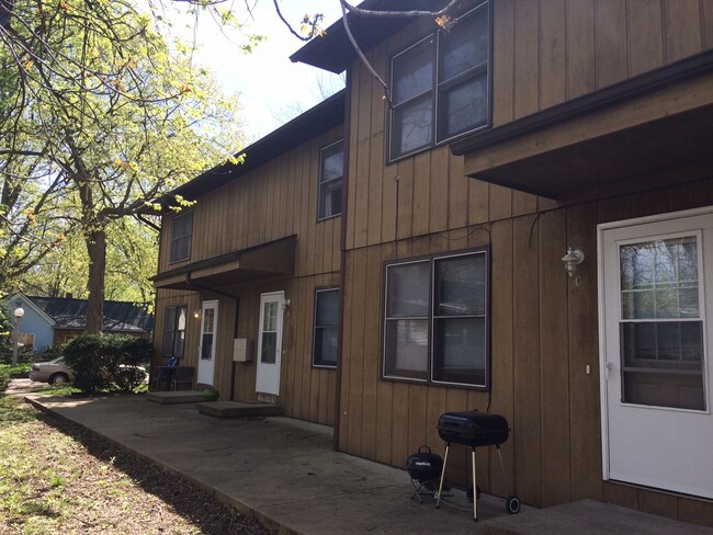 Building Photo - 503 S Urbana Ave Unit A