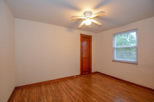 Photo - 207 E 14th St