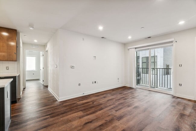 Photo - Graduate Pointe