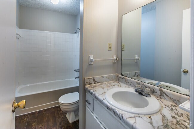 2BR, 1BA - 800SF - Bathroom