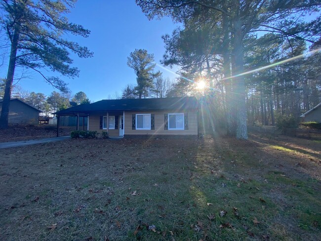 3 Bedroom 1.5 Bath Home in Douglasville! - 3 Bedroom 1.5 Bath Home in Douglasville!