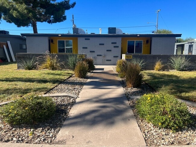 Building Photo - 906 S Mariana St