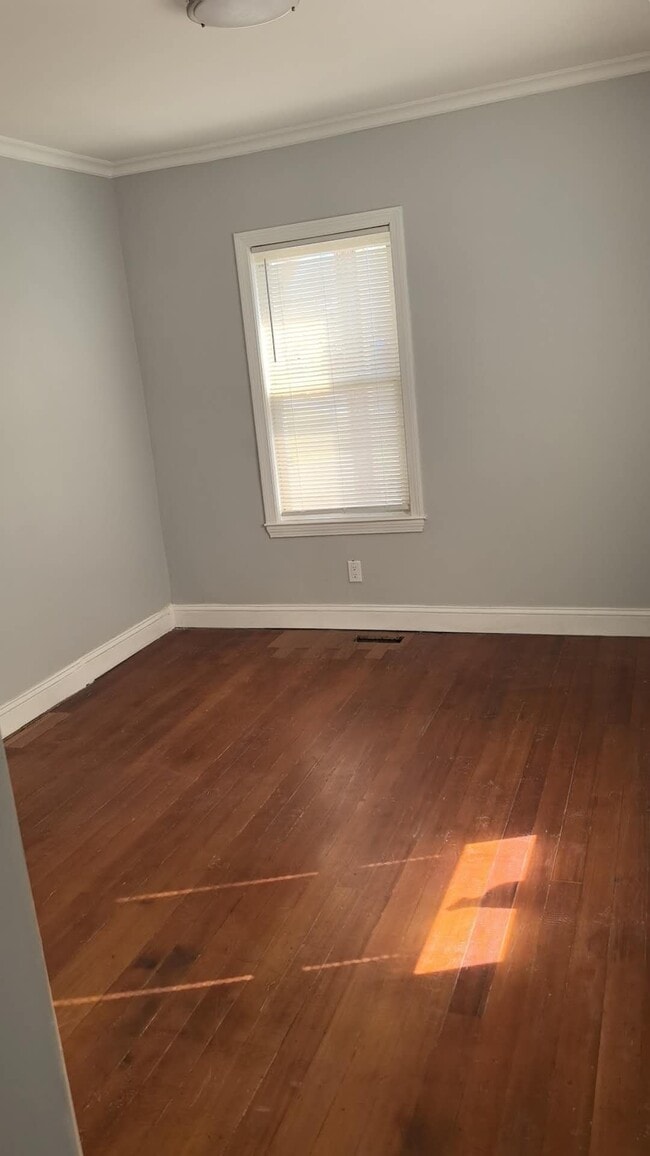 13 Center St