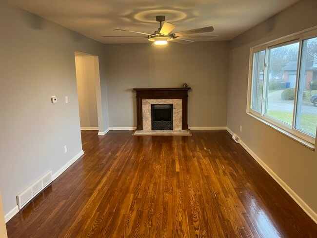 Building Photo - 1315 Seymour Ave Rental