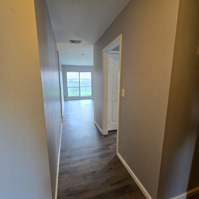 Photo - 9450 Bowen Dr