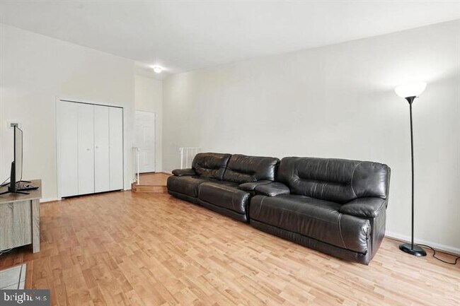 Photo - 20315 Beaconfield Terrace Unit 202
