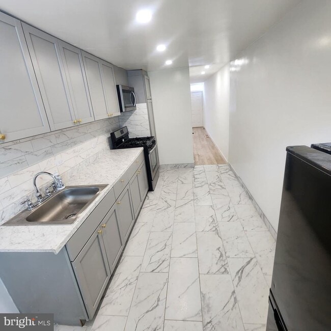 Photo - 721 E 6th St