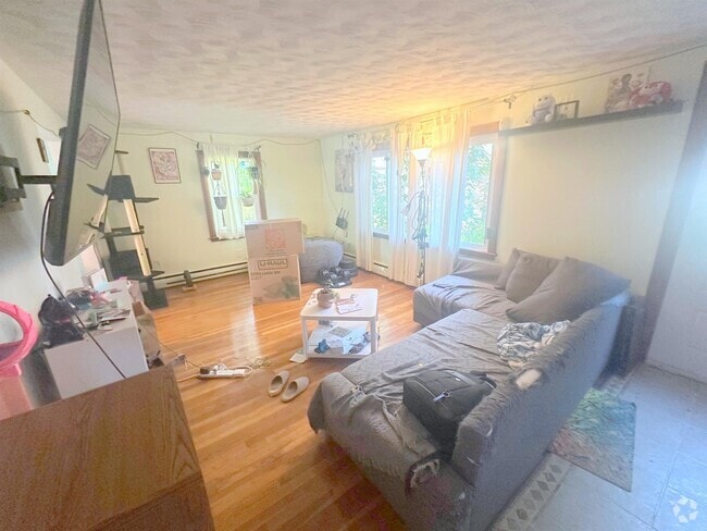 Building Photo - 21 Jerome St Rental