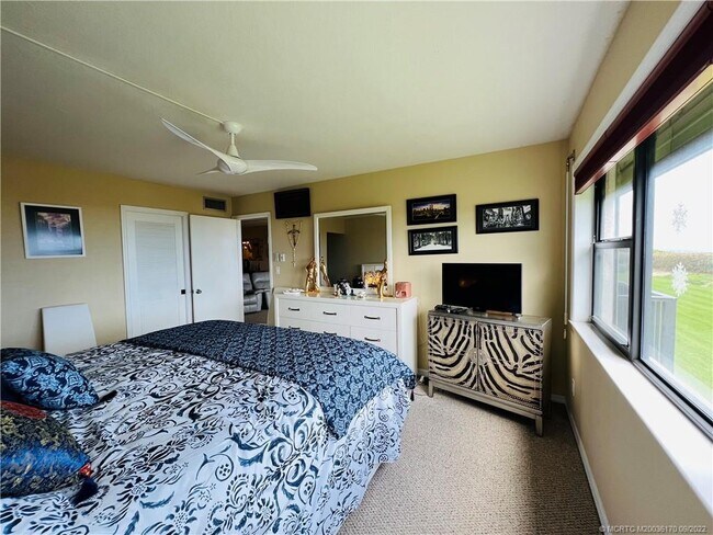 Building Photo - 10044 S Ocean Dr Unit 206