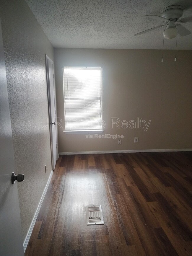 Photo - 5947 Shadydell Dr
