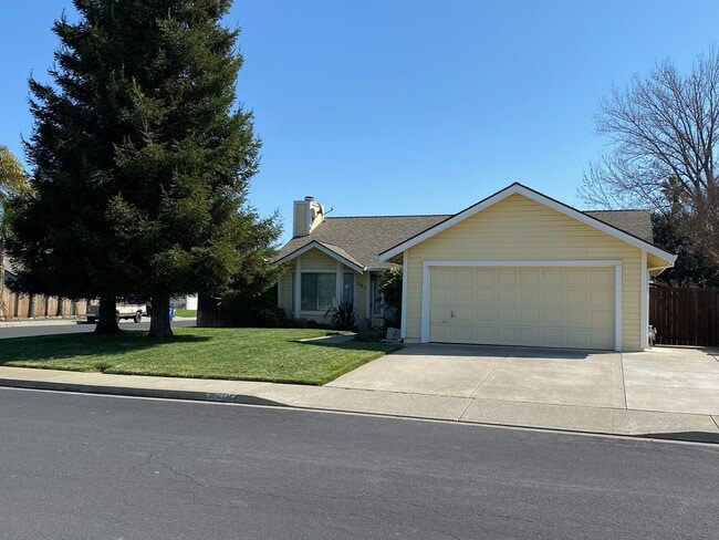 Photo - 6 MONTH LEASE - 3 Bedroom / 2 Bath Great C...