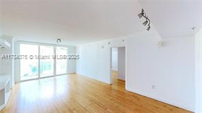 Building Photo - 31 SE 5th St Unit 2408 Rental
