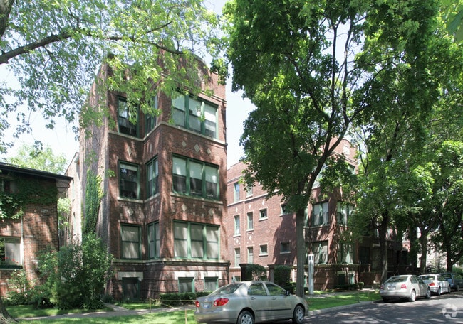 Ivy at Kimbark - Ivy at Kimbark Apartments