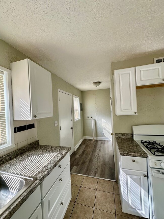 Photo - Cozy 2 Bedroom/1Bathroom Duplex For Rent ***Center School District***