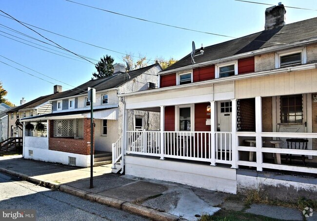 Building Photo - 23 Walnut St Rental