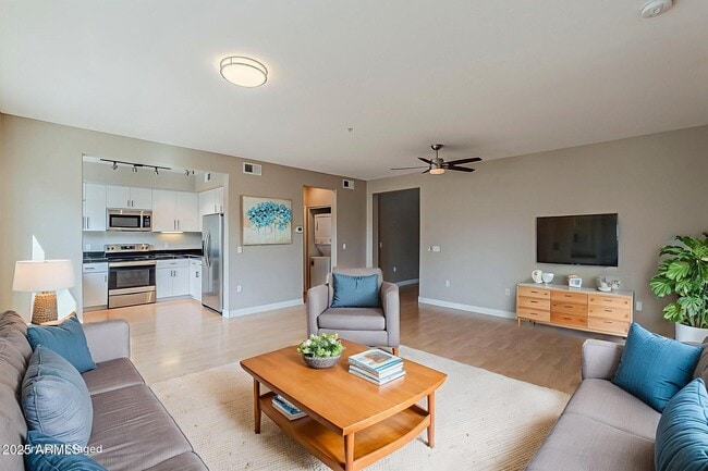 Photo - 615 E Portland St