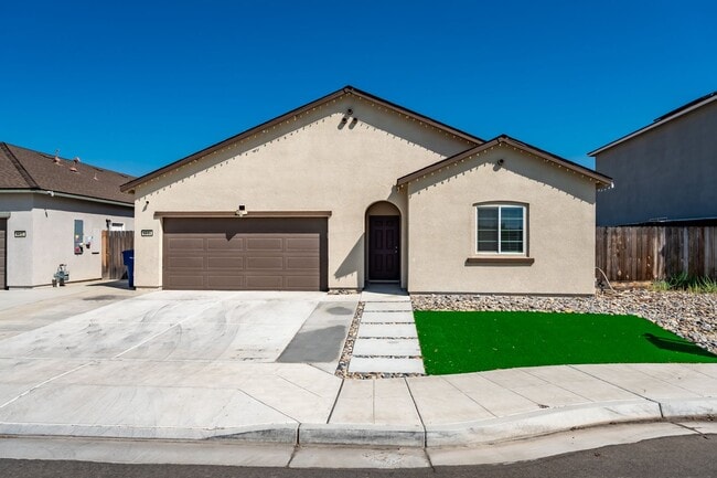 Building Photo - Modern, solar-ready, 3 bed / 2 bath House ...
