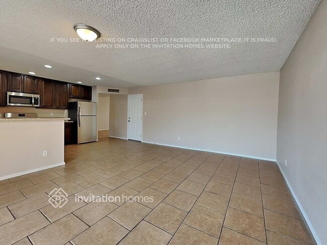 4438 W Mercer Ln
