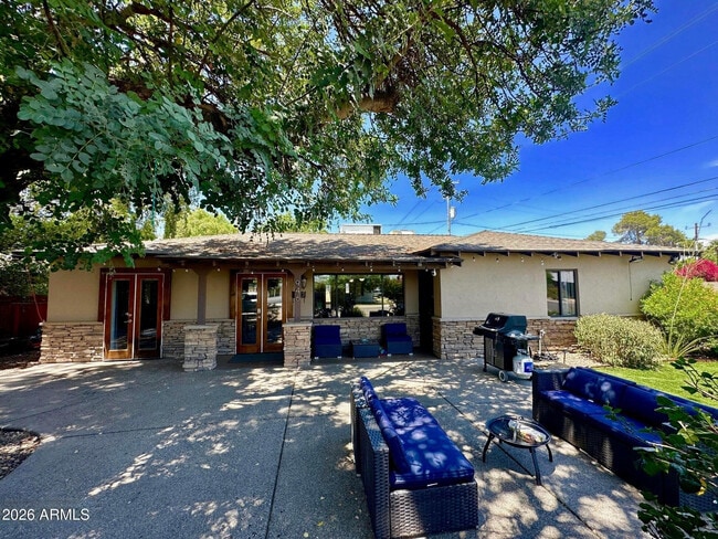 Photo - 946 E Denton Ln