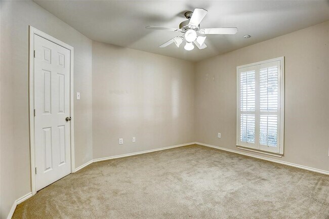 Photo - 934 E Heights Hollow Ln