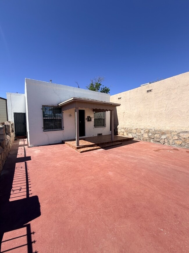Photo - 2221 Bassett Ave