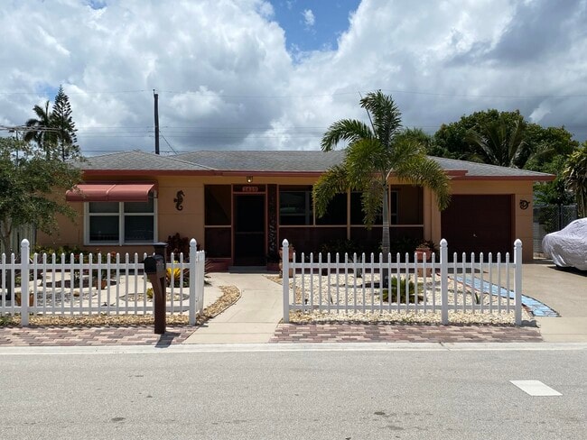 Photo - 1419 N M St