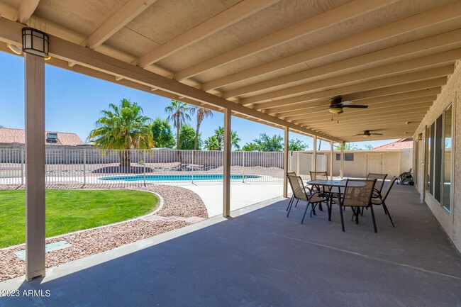 Photo - 661 S Oak St Cir