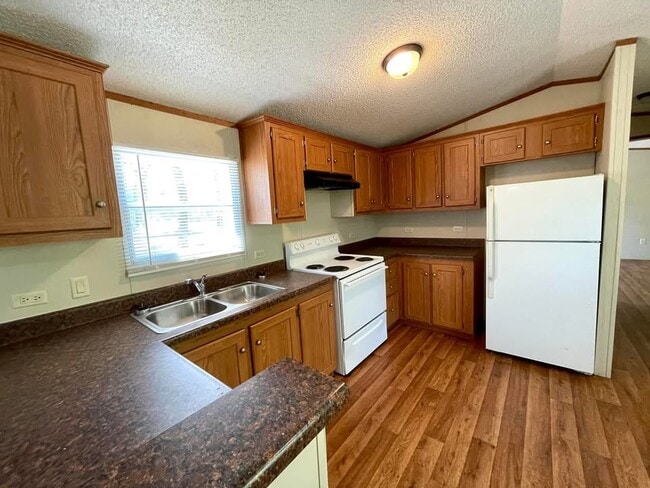 Photo - 158 Scissortail Ln