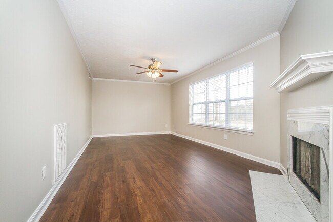 Photo - 878 Lavergne Ln