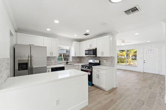 Photo - 489 NW 2nd Way