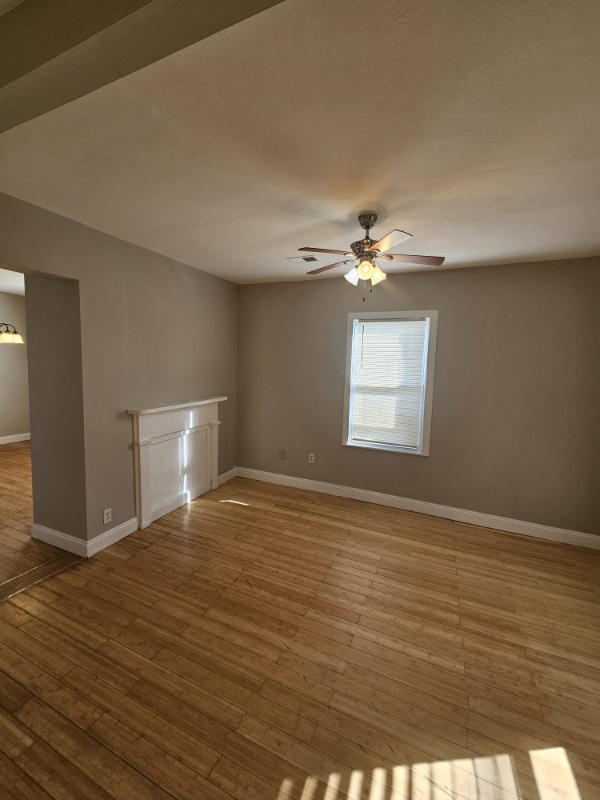 Photo - 809 Eastern Ave NE