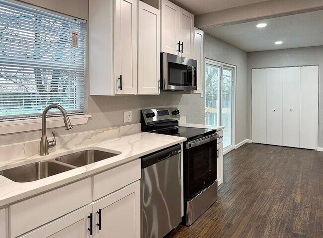 Photo - 211 Wanda Dr