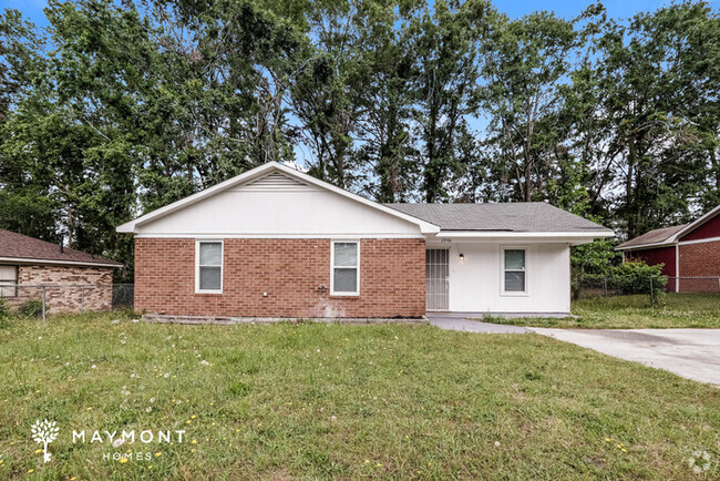 Building Photo - 2946 Dahlia Dr Rental