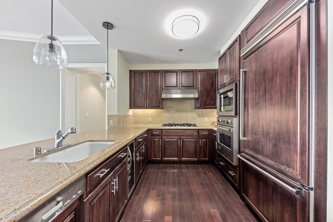 Photo - 690 Market St