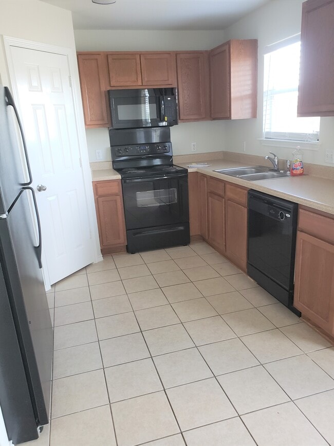 Photo - 406 Creston St