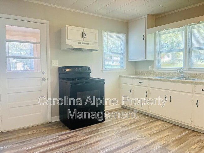 Photo - 313 E Gibbs St